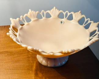 Westmoteland ring & petal milk glass bowl
