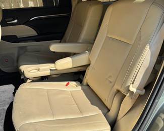 2015 Toyota Highlander, 34,000 miles. 