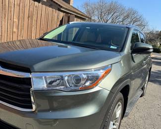 2015 Toyota Highlander, 34,000 miles. 