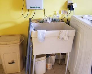 Laundry sink