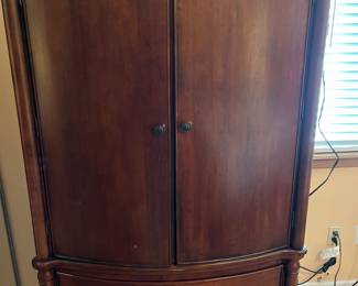 ARMORIE OF BEDROOM SET