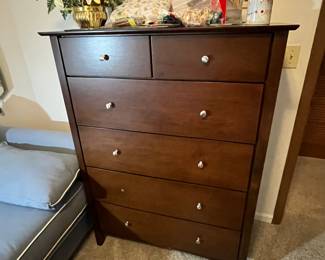 CHEST OF DRAWERS