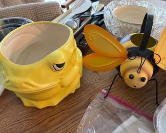 NEAT BUG & FLOWER POT / DECOR