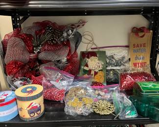 WREATH & XMAS DECORATIONS