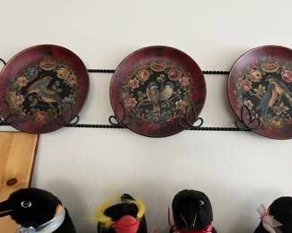 PLATE HANGER & PLATES