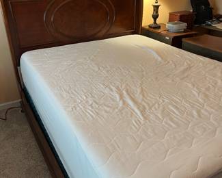 QUEEN SLEIGH BED WITH 2 NIGHT STANDS 