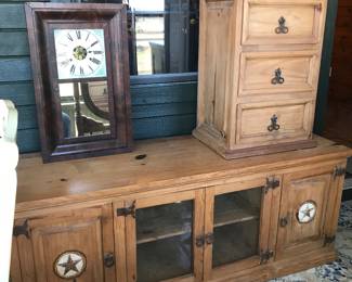 Nice Texas TV stand, vintage clock