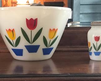 Large Tulip bowl and pepper shaker