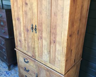 Entertainment cabinet