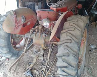 Massey Ferguson - in barn