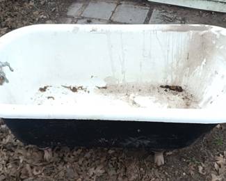 Claw foot bathtub