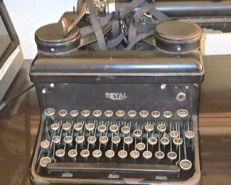 Antique Typewriter 