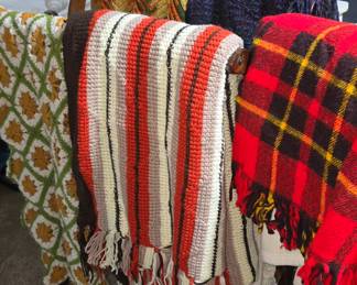 More Blankets - Quilt Racks