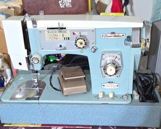 Dress Maker Sewing Machine 