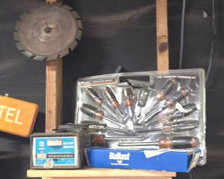 Battery Charger  - Screwdrivers 