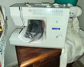 VERY NICE WHITE SEWING MACHINE