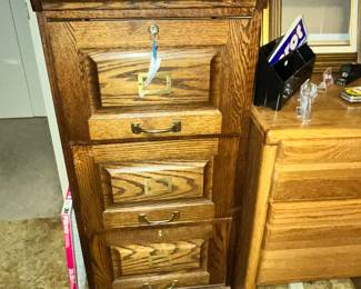 OAK 3 DR FILE CABINET