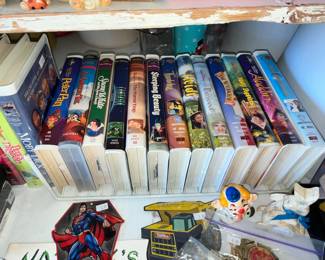 COLLECTIBLE CLAMSHELL CASE DISNEY MOVIES