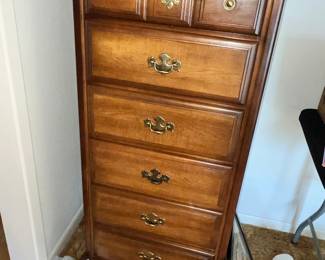 VERY NICE LINGERE CHEST