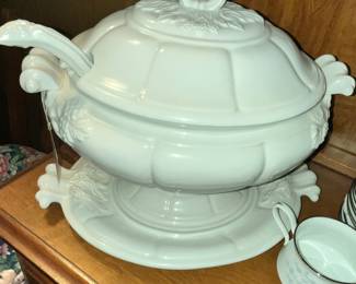 VINTAGE "RED CLIFF" IRONSTONE SOUP TOURINE