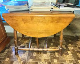 GREAT MAPLE DROP-LEAF TABLE