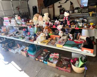 LONG TABLE OF TOYS & GAMES!