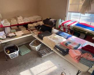 LINENS / BLANKETS / SHEETS