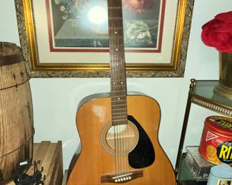 YAMAHA F310P GUITAR