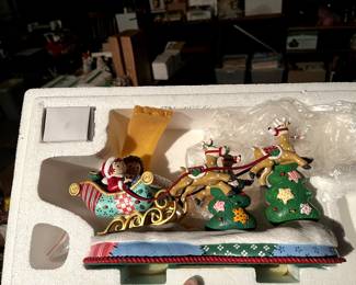 Tons of raggedy Ann and Andy collectibles!