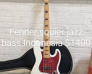 nice fender guitar : price is negotiable
