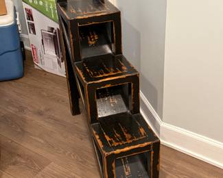 Accent table with steps