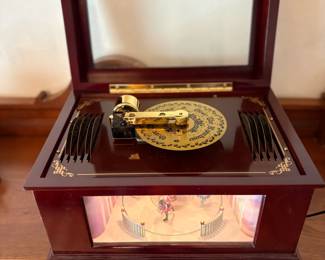 Mr. Christmas animated music box w/ 10 discs