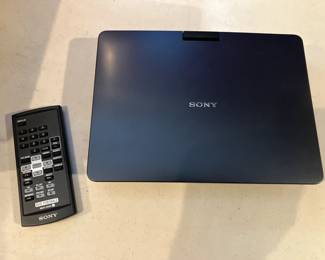 Sony portable CD/DVD player w battery & remote