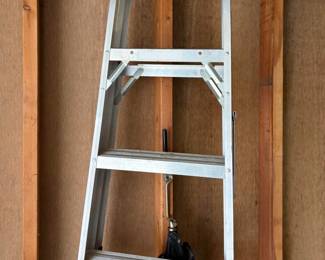Werner 4' aluminum stepladder