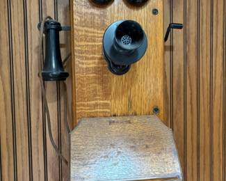 Crank telephone