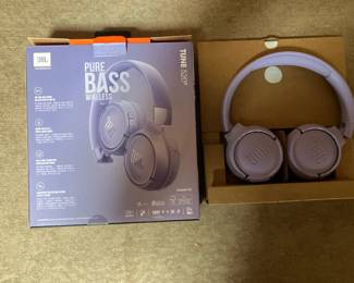 JBL Harman pure bass wireless Tune 520 