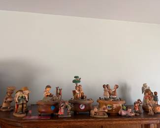 Music boxes and figurines 