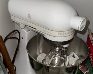 Kitchen Aid Mixer in White 
