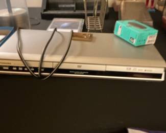 Toshiba SD-P1600 Portable DVD Player