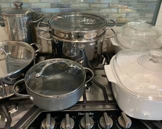 MO242Assorted Cookware