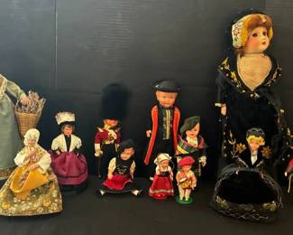 MO188Vintage Dolls From Around The World