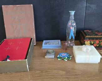 MO135Christian religious lot