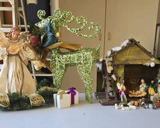 MO106Mystery Lot  1 Christmas Items