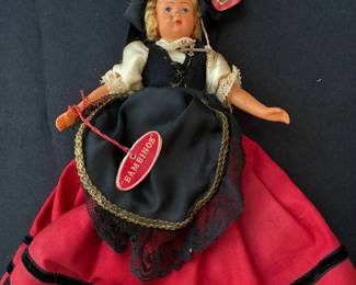 MO172Vintage Souvenir Dolls