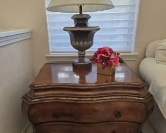 MO228End table with lamp