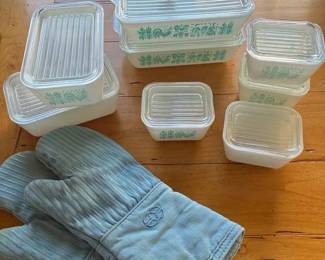 MO223Vintage Refrigerator Boxes