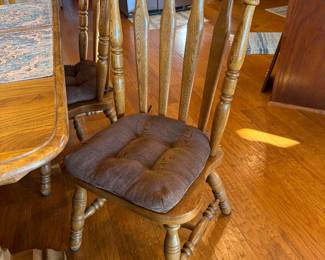 Amazing Dining Room table - 30.5” H x 50” L x 42” W - 2 captains chairs, 4 armless chairs, 2 leaves - 12” each