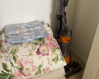 Bedding, Vacuum Cleaner 