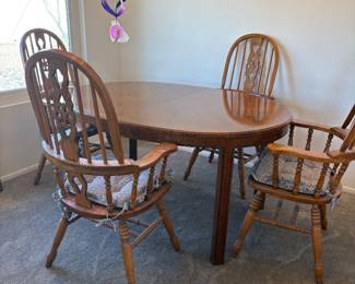 Dining Table 4 Chairs 2 Leafs