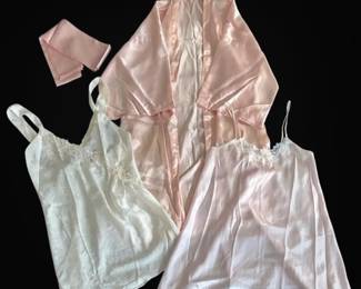 Victorias Secret Camisoles  Robe  Womens Size Small